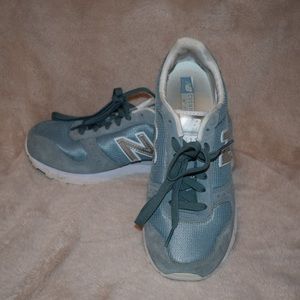 New Balance Tennis Shoes